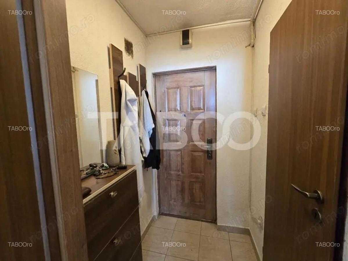 Garsoniera decomandata etaj intermediar 1 zona Vasile Aaron - 1