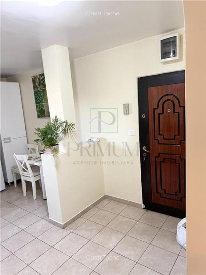 DAMBOVITA - BLOC IZOLAT - 3 cam - 2 bai - 2 balcoane - centrala proprie - clima - 8
