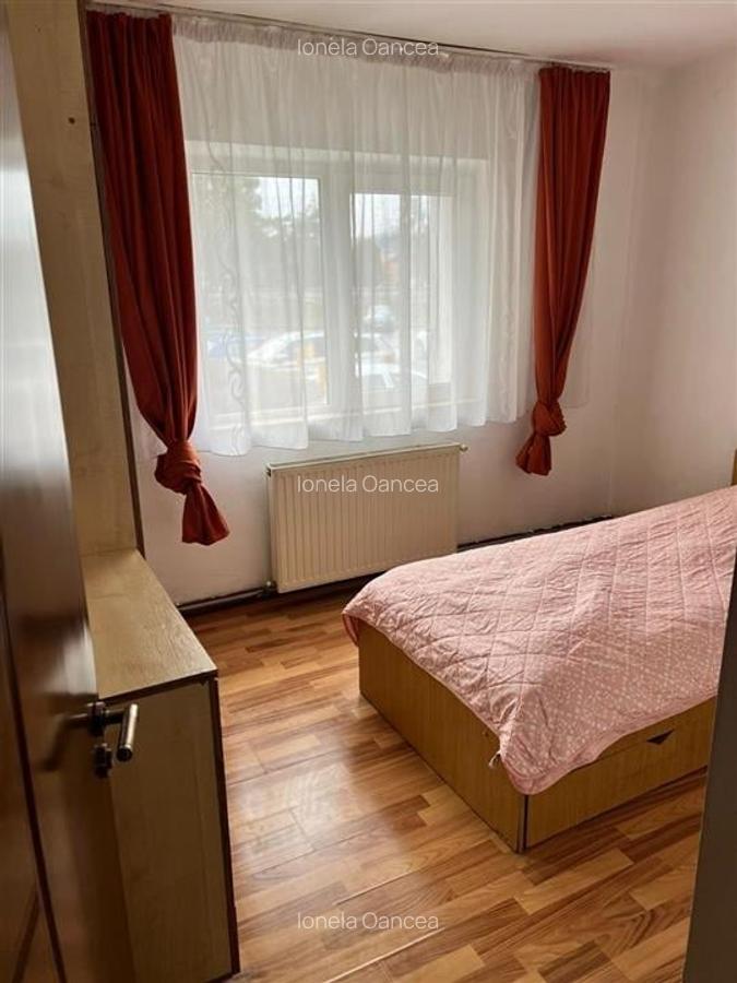 Apartament cu 3 camere situat in Tractorul - 1