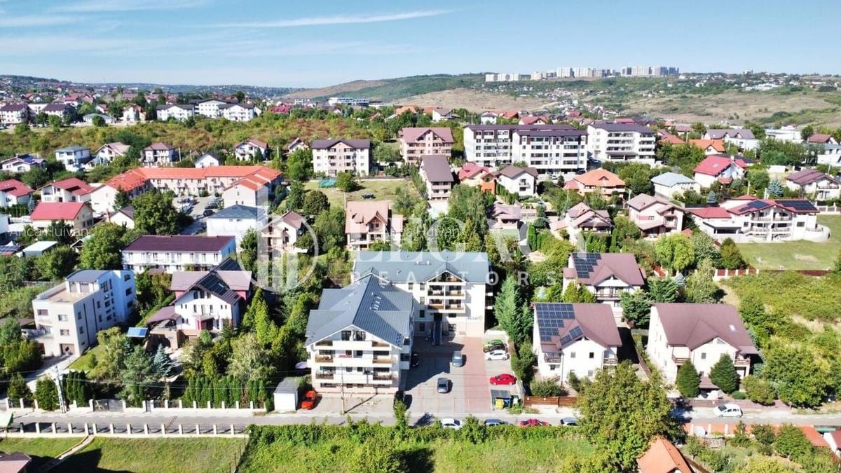 Locuință cochetă la mansardă, cu balcon și boxă de depozitare - 30