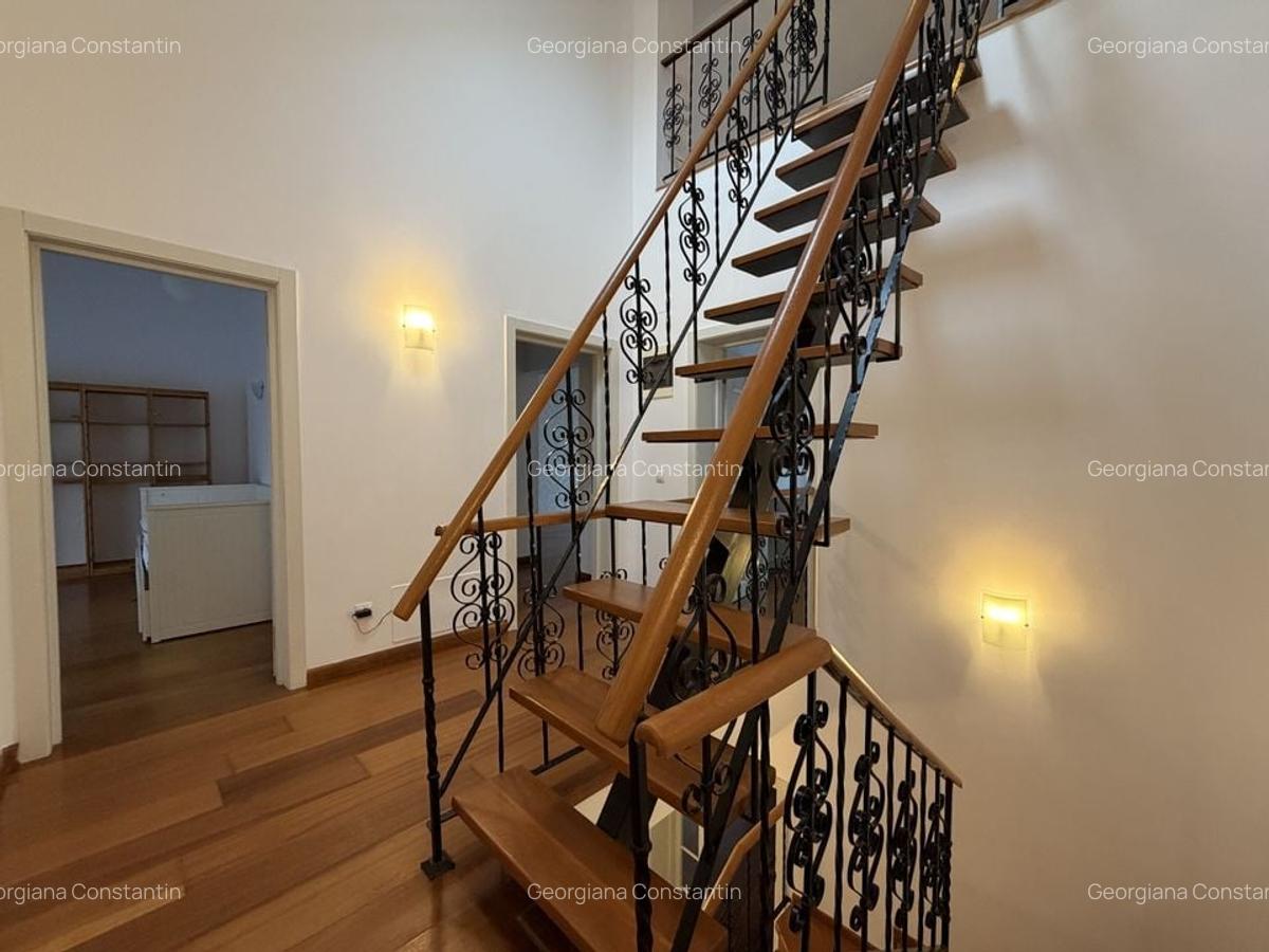 Vila semimobilata  cu 3 dormitoare, piscina exterioara, complex - 16