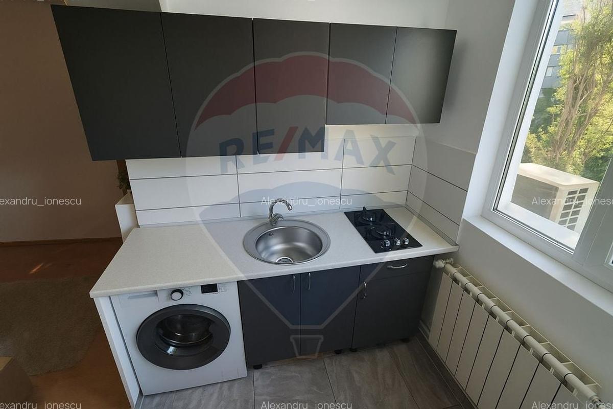 Garsoniera 15 mp utili + boxa 15 mp * mobilat * bloc cu lift * Titan - 5
