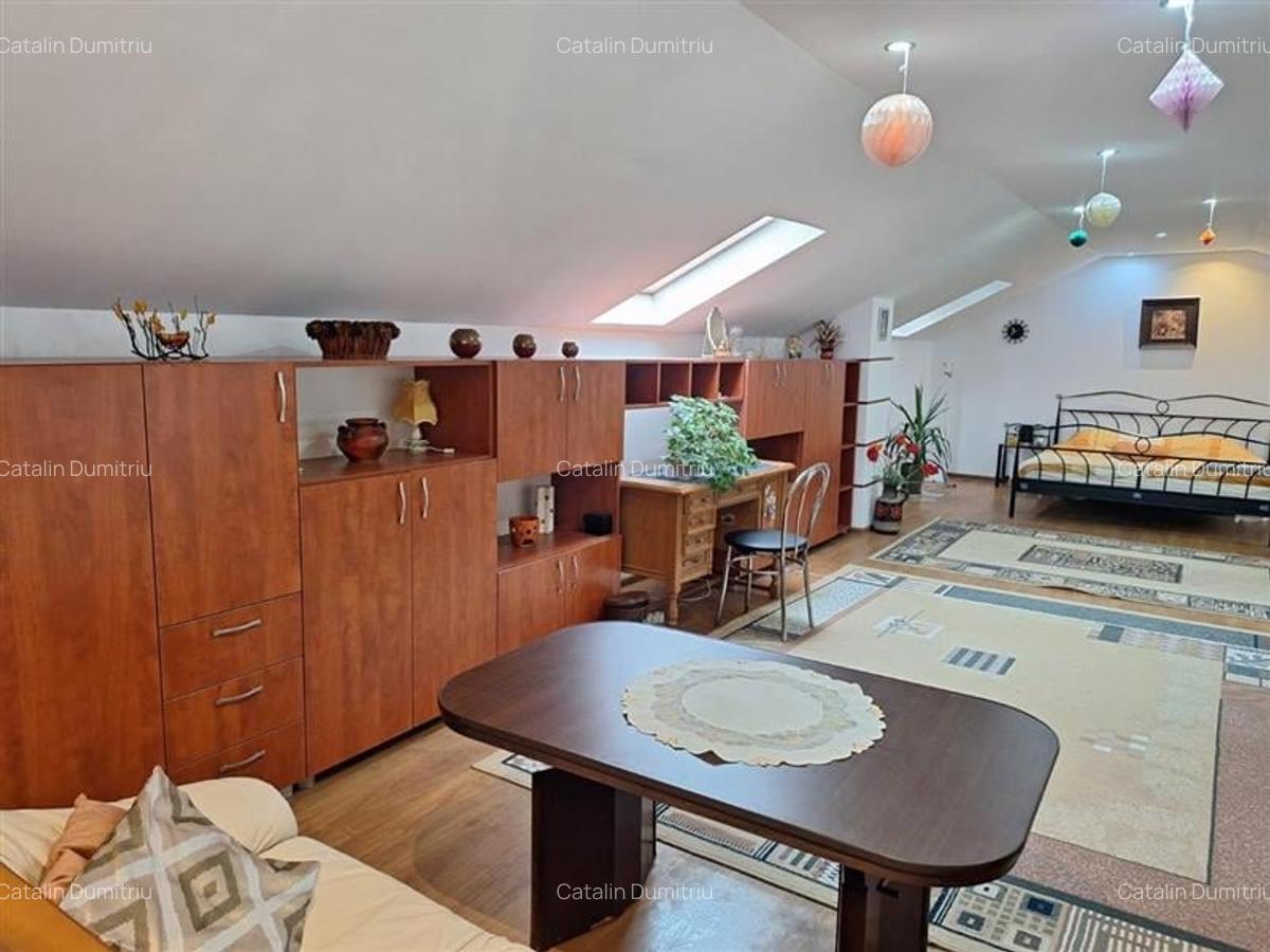 Casa Bartolomeu, pe doua nivele, stil deosebit, curte comuna - 14