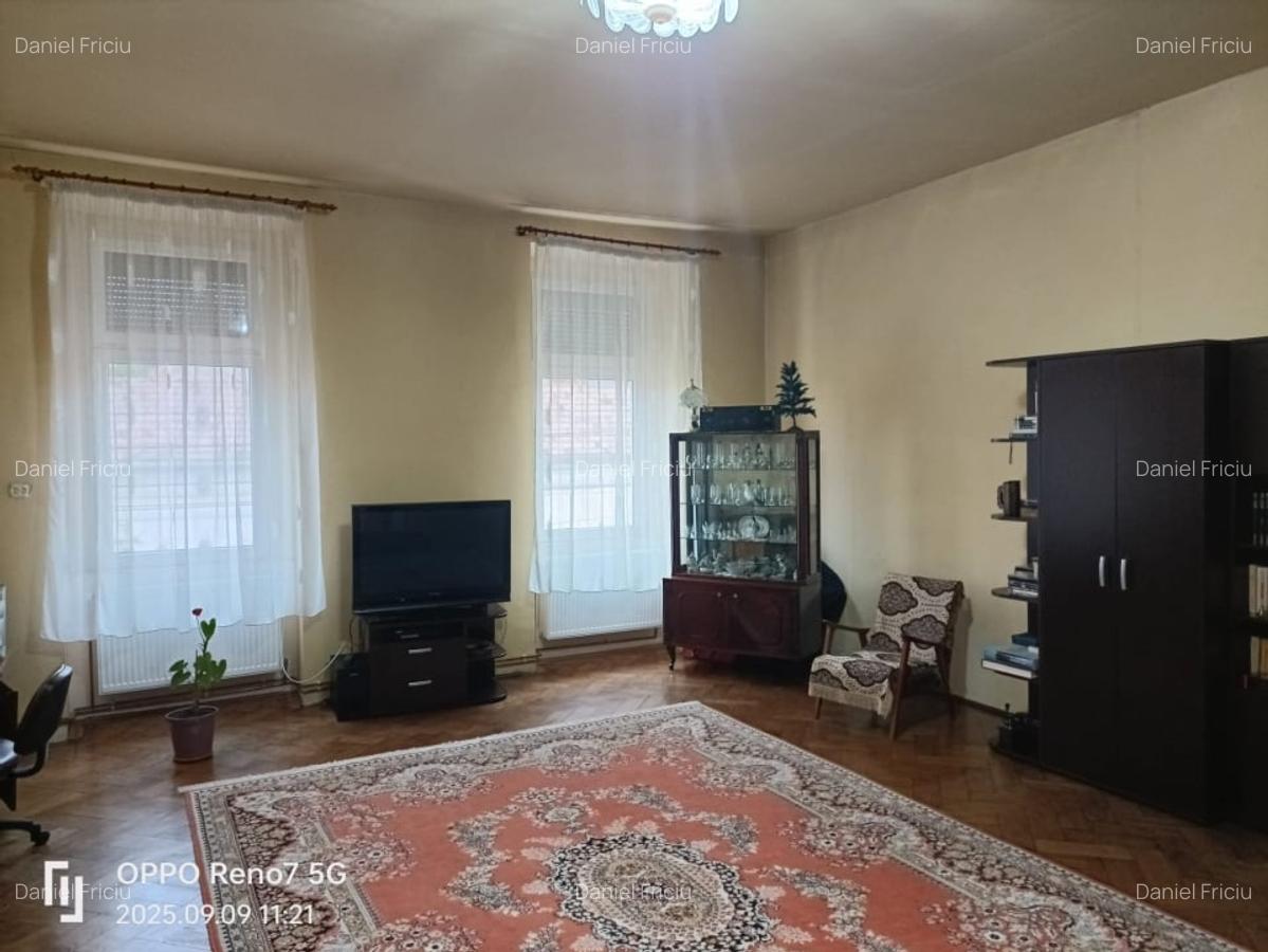 Casa de vanzare in Reghin zona centrala. - 1