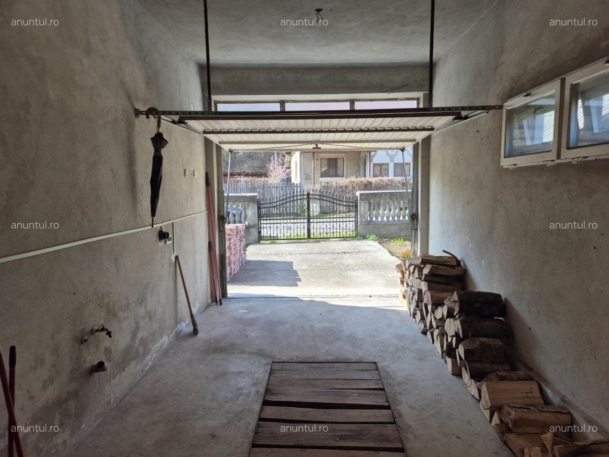 Brezoi, zona centrala, dar linistita, casa cu 5 camere - 7