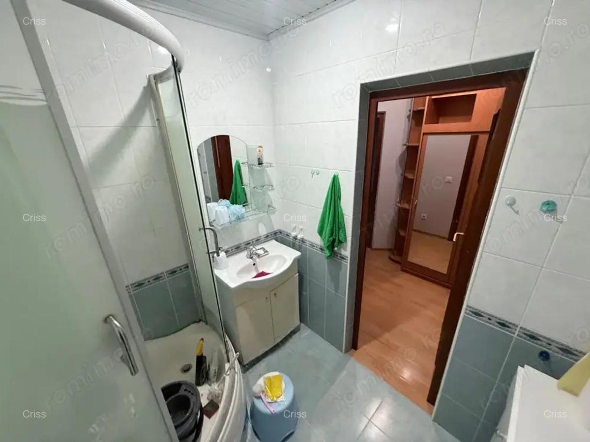 Garsoniera de vanzare in zona Brancoveanu sectorul 4 - 8