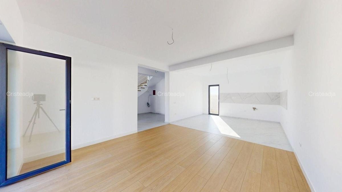 CASA DE LANGA PADURE, Clinceni str. Mierlei 73J - 2