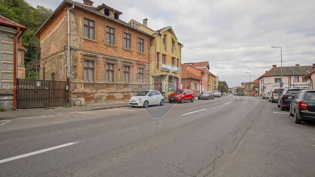 Vila pe str Alexandru Ioan Cuza, 10 camere, S + P + E, teren 282 mp - 23