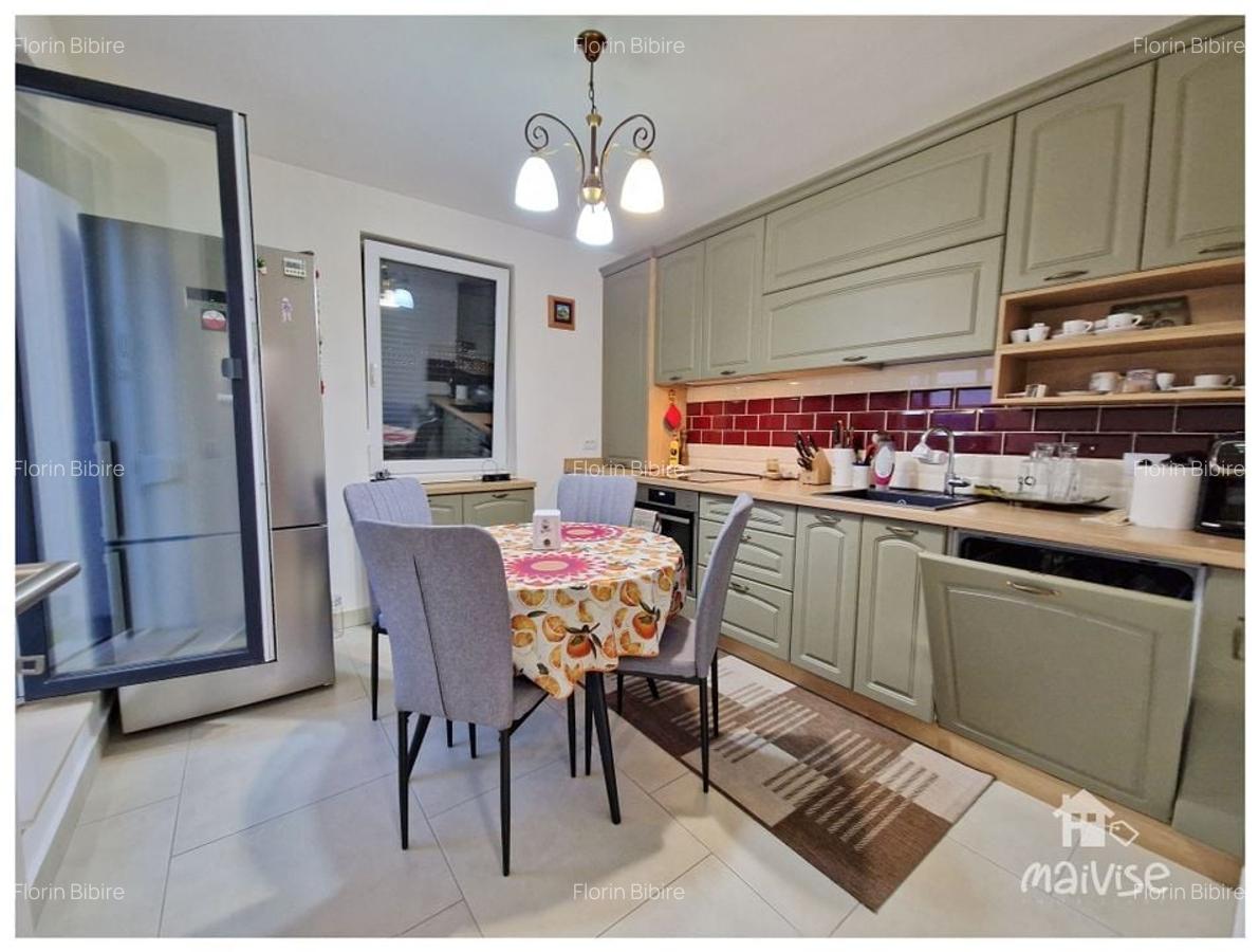 Apartament cu 3 camere decomandat, mobilat în Tractorul - 4