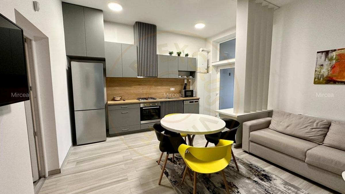 De Inchiriat Apartament  Semicentral - 2