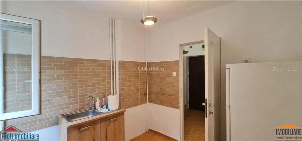 Apartament 2 camere et.1 pe B-dul Revolutiei, zona Banca ING Podgoria - 4