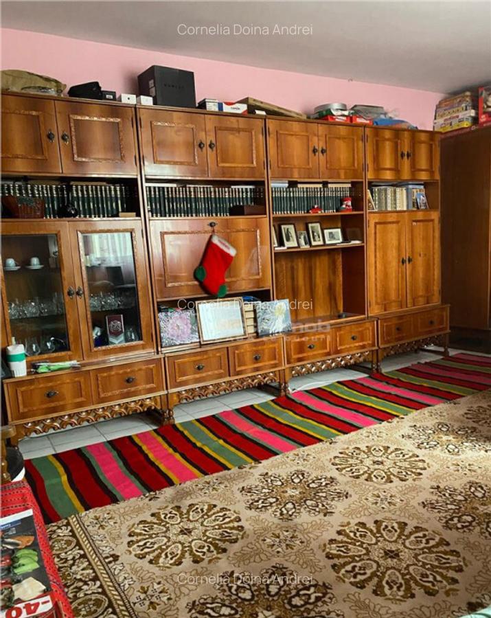 Casa cu etaj, teren 357 mp , pretabila - clinica, birouri, l - 7