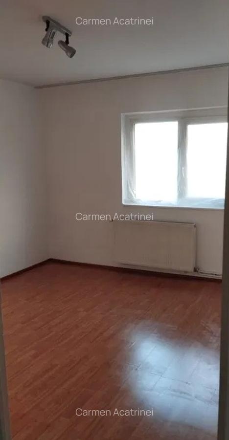 Apartament cu 4 camere decomandat în Județean - 3