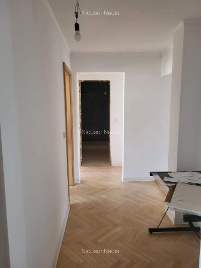 Apartament de vânzare - 5