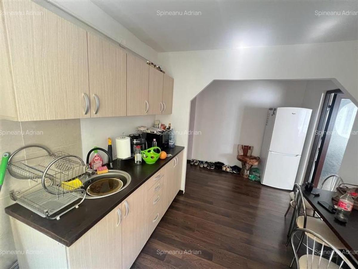 Etaj 1 , 2 camere Sagului - amenajat- centrala proprie - 2