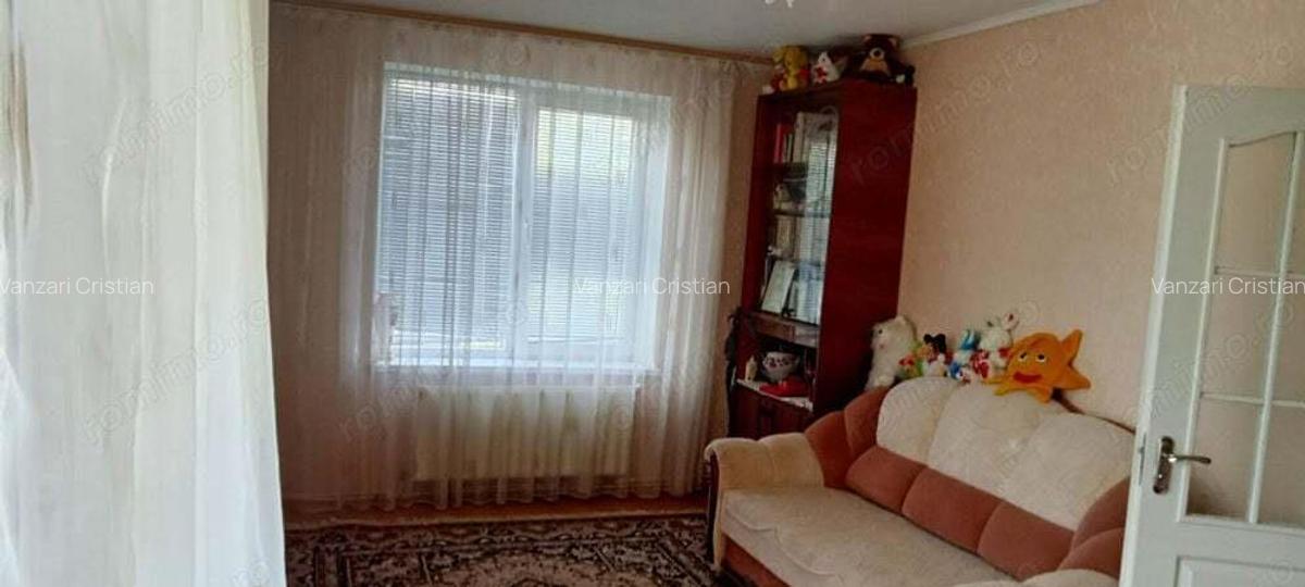 Vanzare un apartament cu 3 camere in zona 13 Septembrie - 2