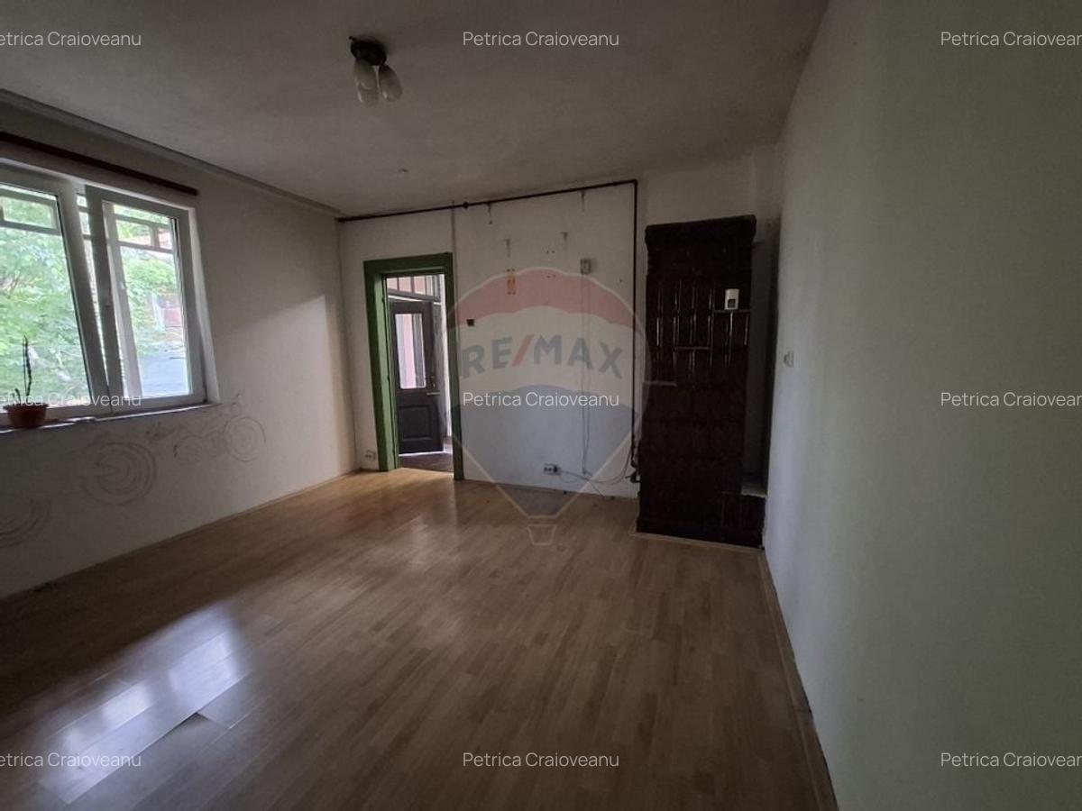 Vanzare casa 2 camere, partial renovata, Bd. Pieptanari - 3