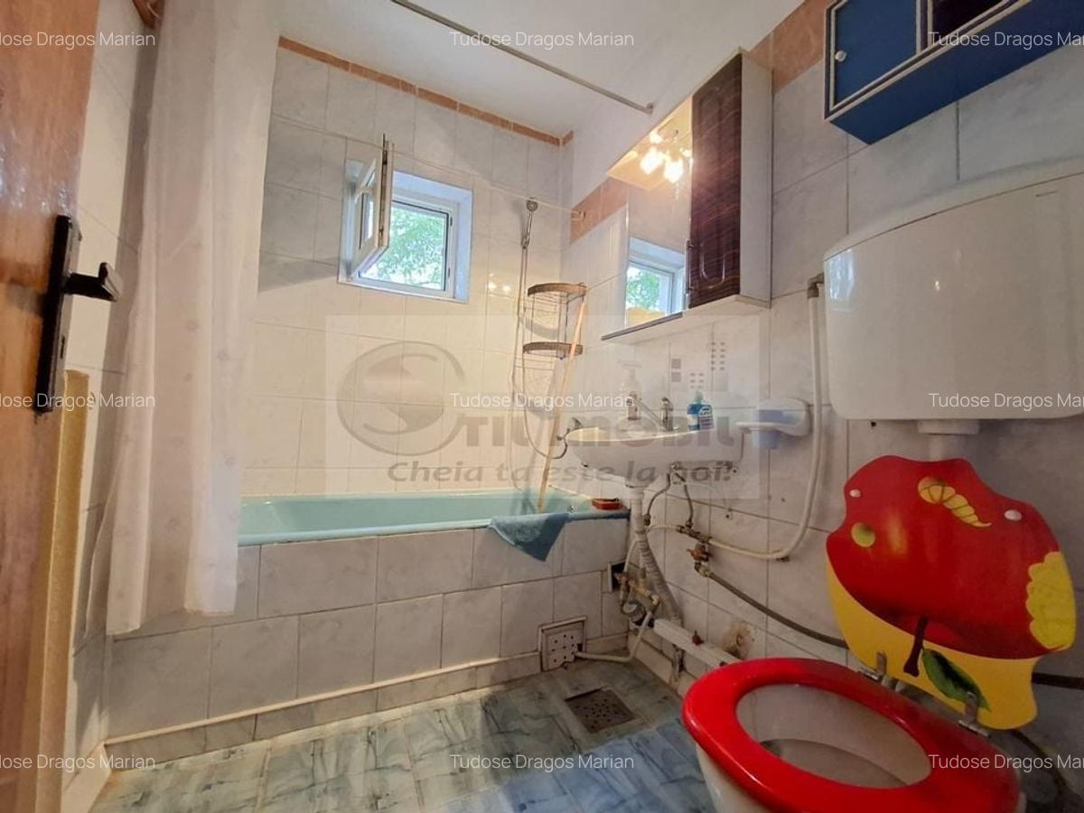 Liber de vanzare apartament 3 camere Baza 3, etaj intermediar - 7