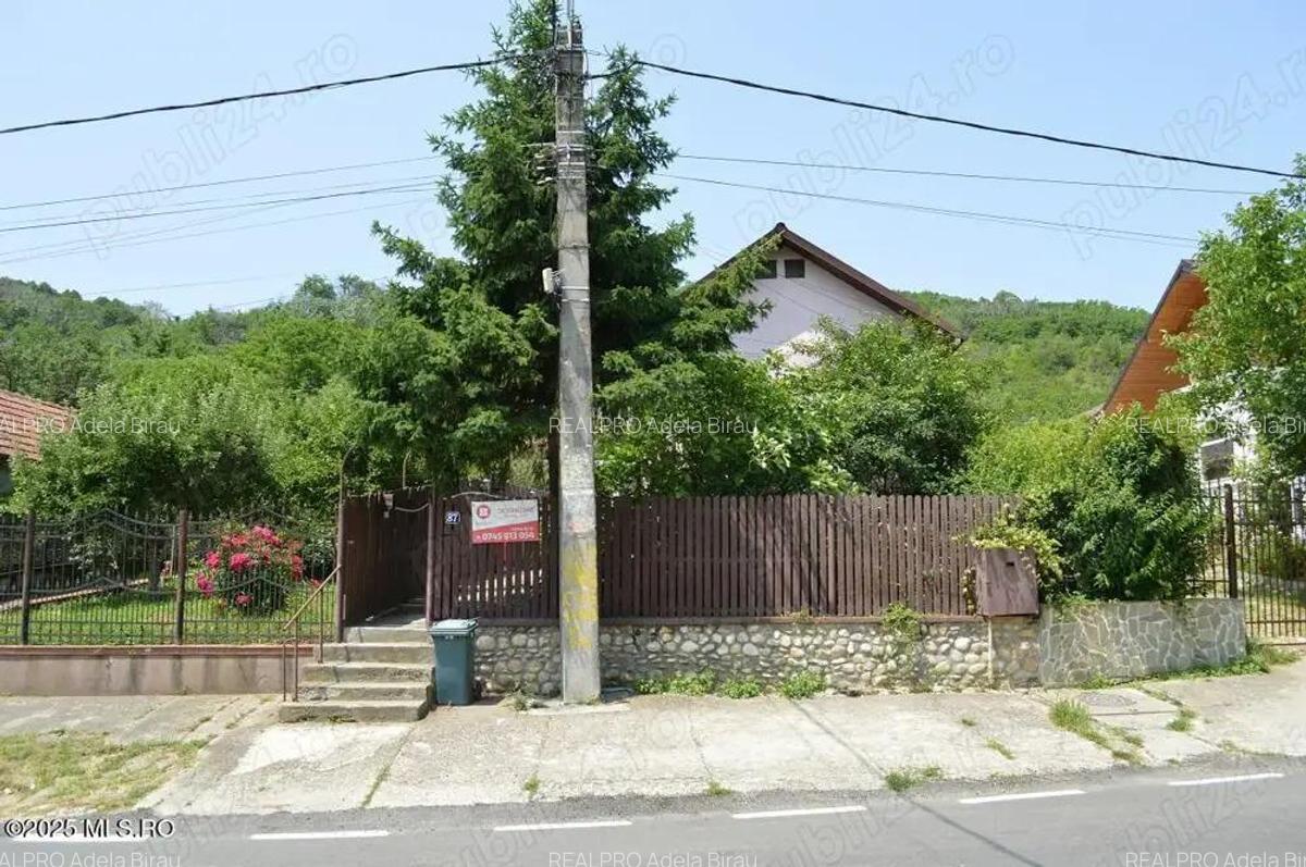 Stefanesti - Izvorani, casa 3 camere, teren 250 mp, beci! - 2