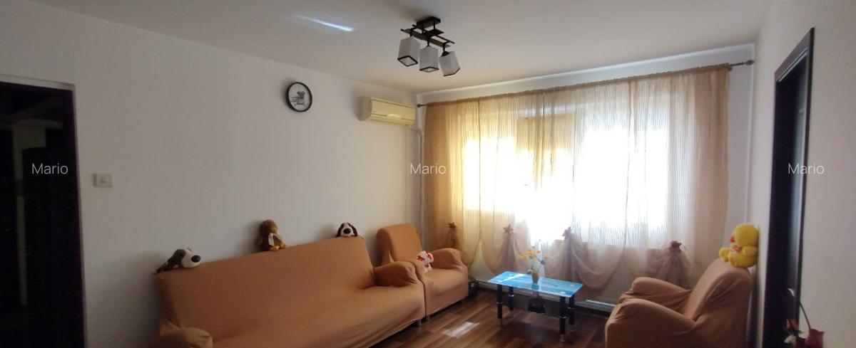 Vand Apartament CF2 Et 4 vedere pe fata recent renovat - 1