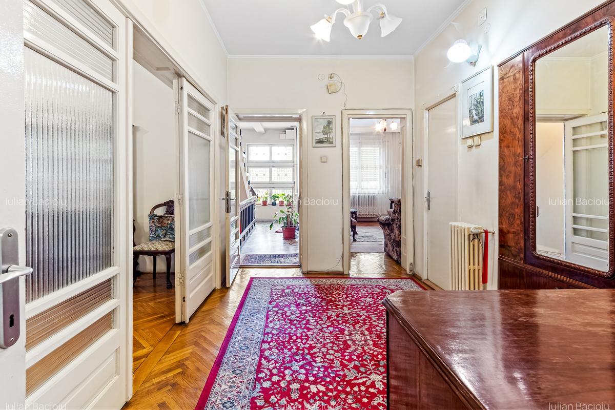 Vilă tip bloc 12 camere, 2 garaje 2 boxe  zona Tomis 1  Flămânda - 18