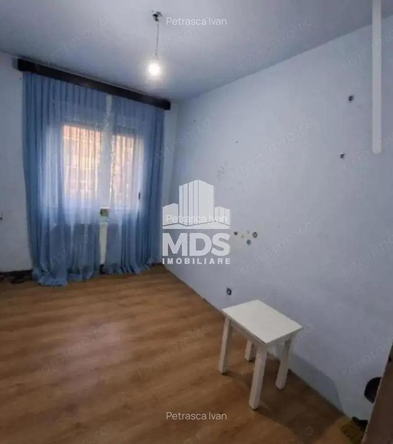 Apartament cu 4 camere cu centrala propie etajul 3 - 1
