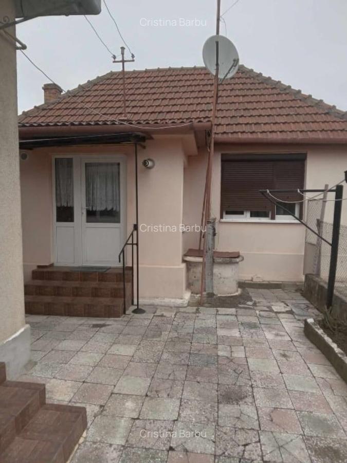 Casa de vanzare format din 2 corpuri de cladire - 2 Casa de vanzare format din 2 corpuri de cladire - 2