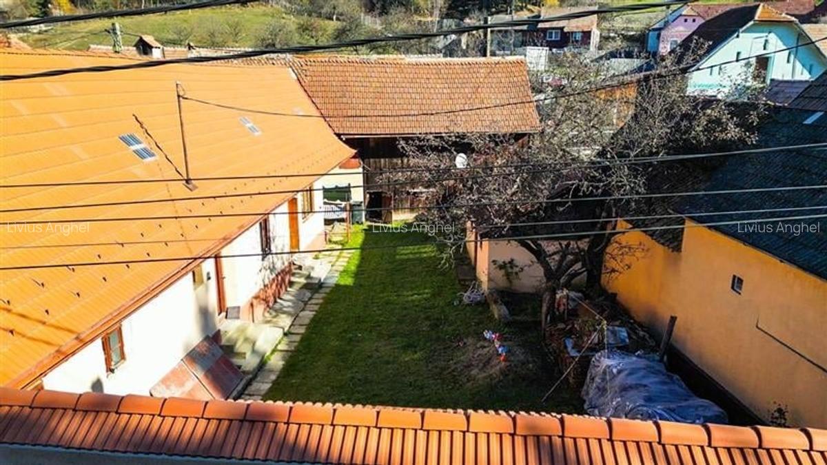 Resedinta traditionala saseasca restaurata, situata in inima localitatii - FILM! - 30