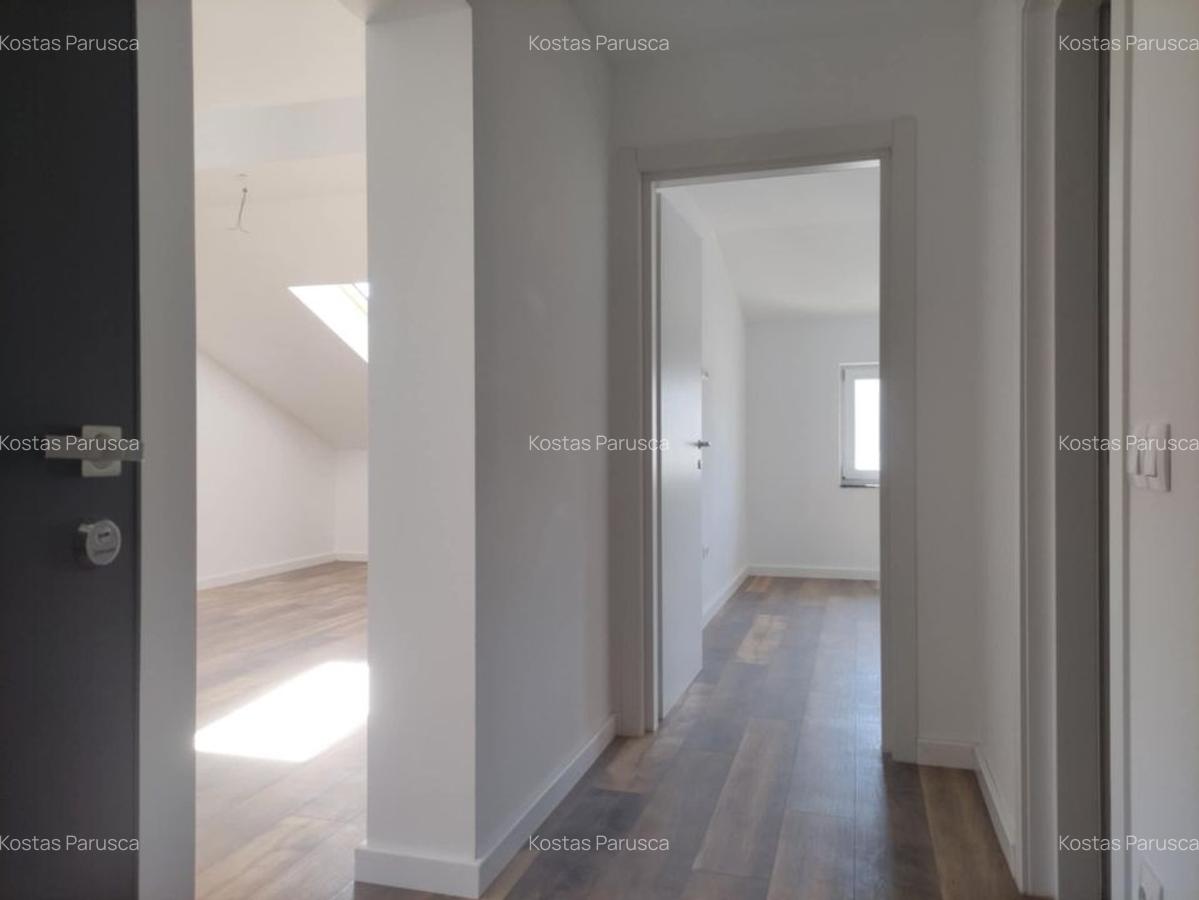 Apartament cu 2 camere decomandat în Tractorul - 21