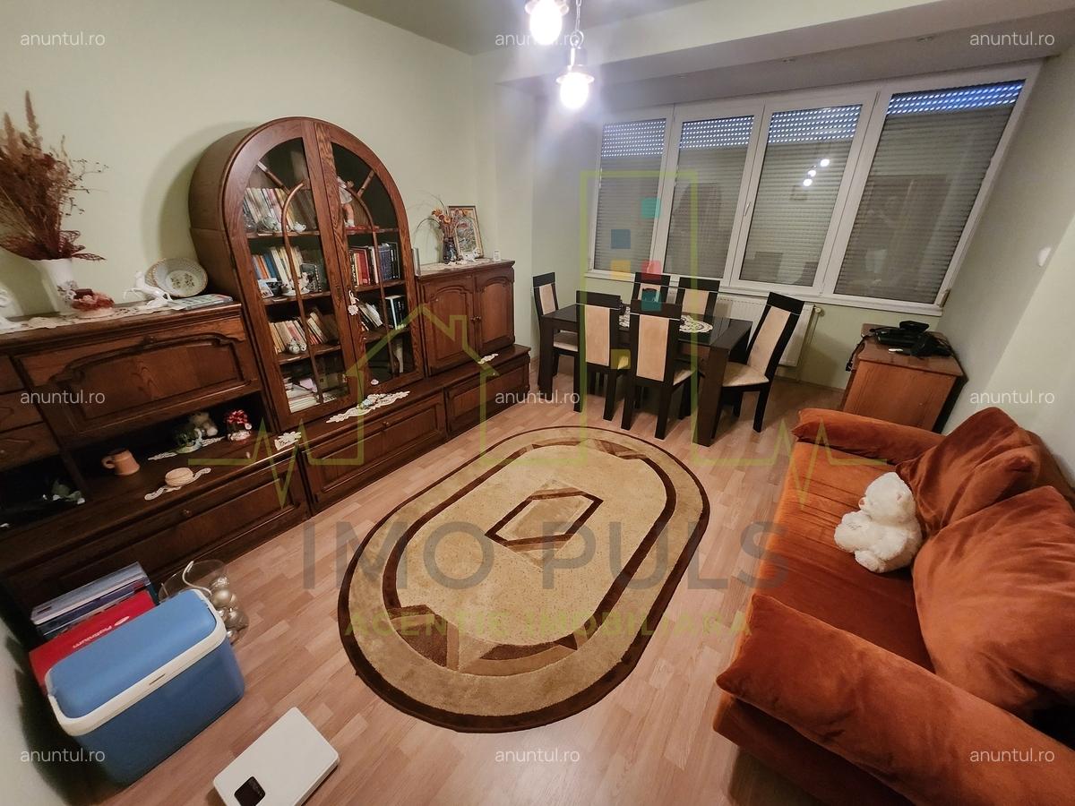 Apartament de inchiriat. 2 Bai. Garaj - 1