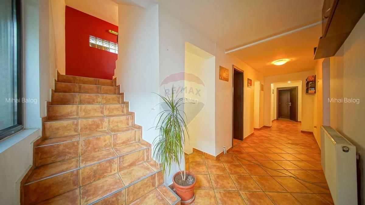 Casa / Vila cu 12 camere de vanzare in zona Astra - 19