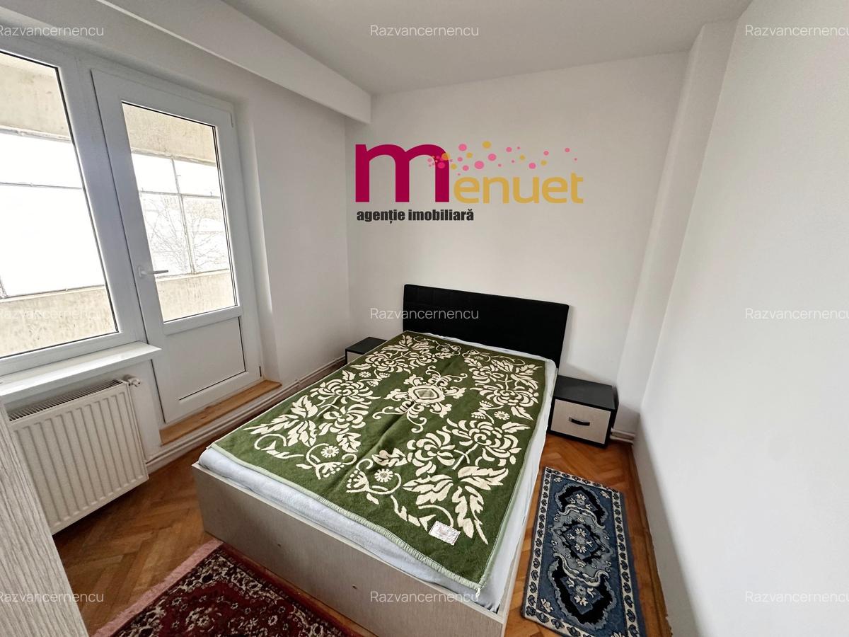 Apartament 3 camere ,zona Biserica cu Ceas,etaj 2 - 13