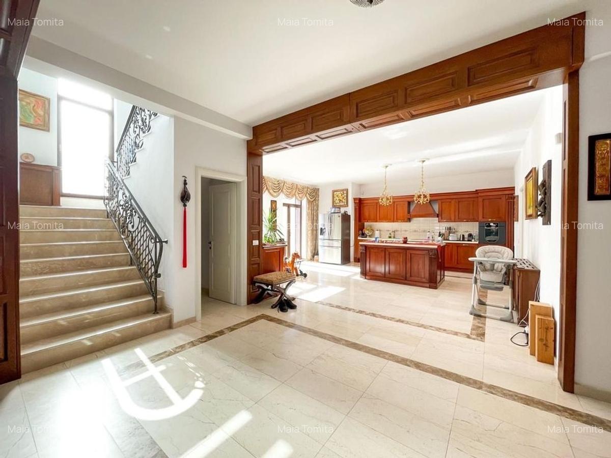 830 mp teren! Intimitate și confort rar întâlnit în oraș - 9