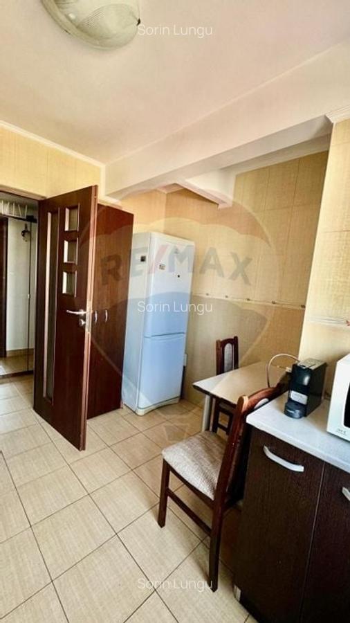 Apartament cu 3 camere semidecomandat, mobilat în 1 Mai - 12