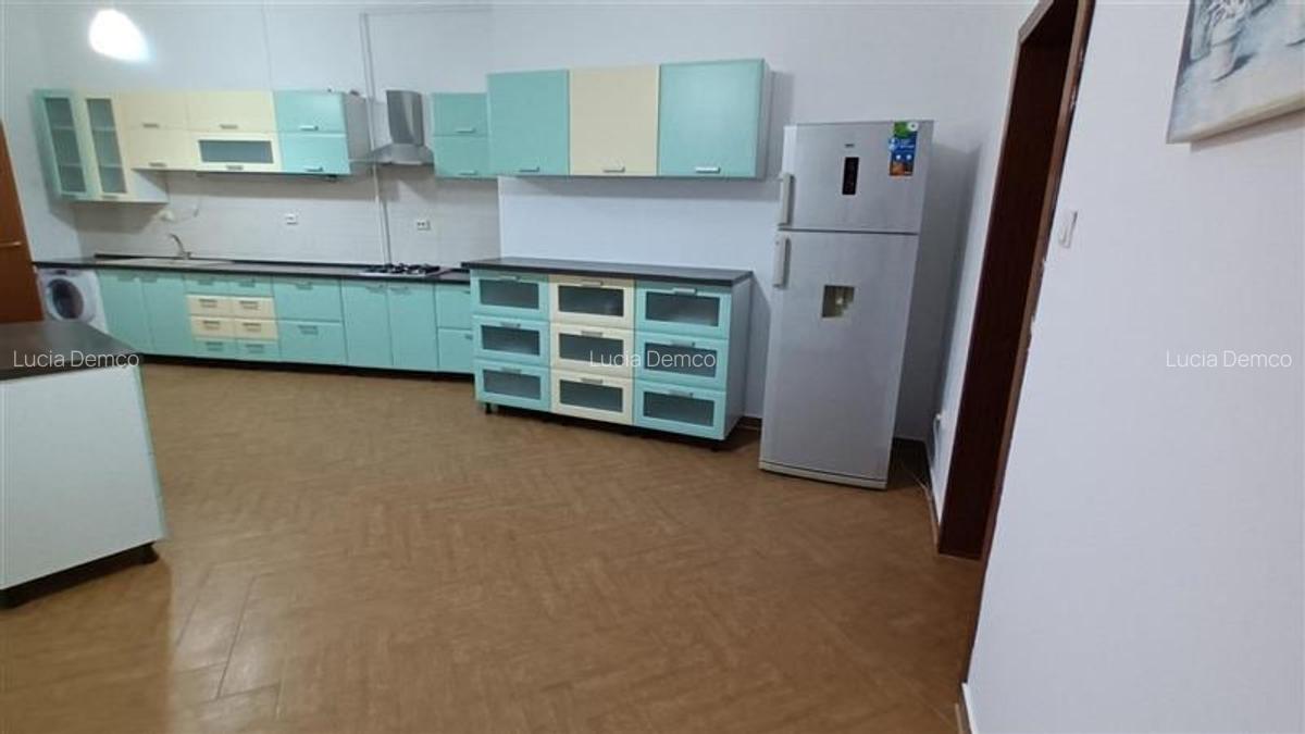 Apartament cu 4 camere decomandat, mobilat în Central - 3