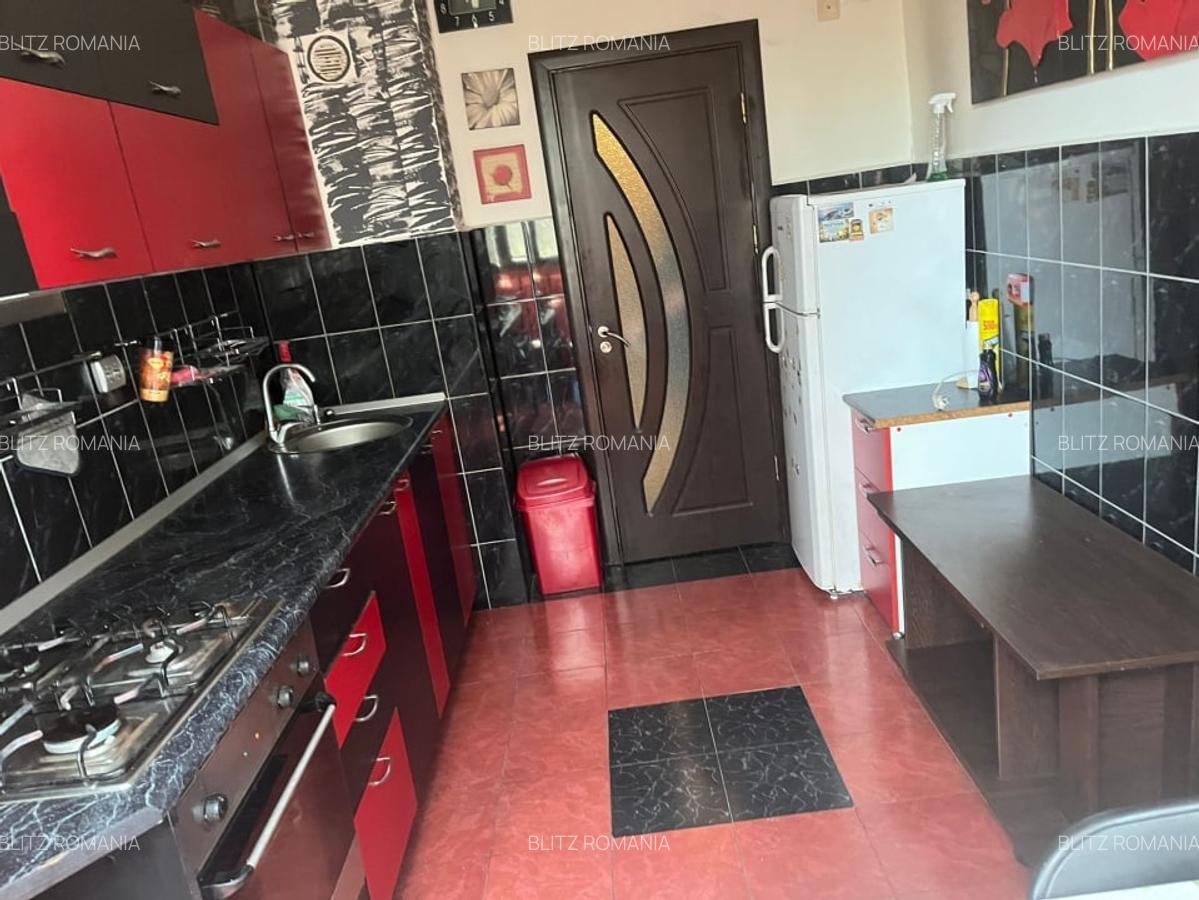 Apartament 3 camere decomandat, 64 mp in zona Lapus - 8