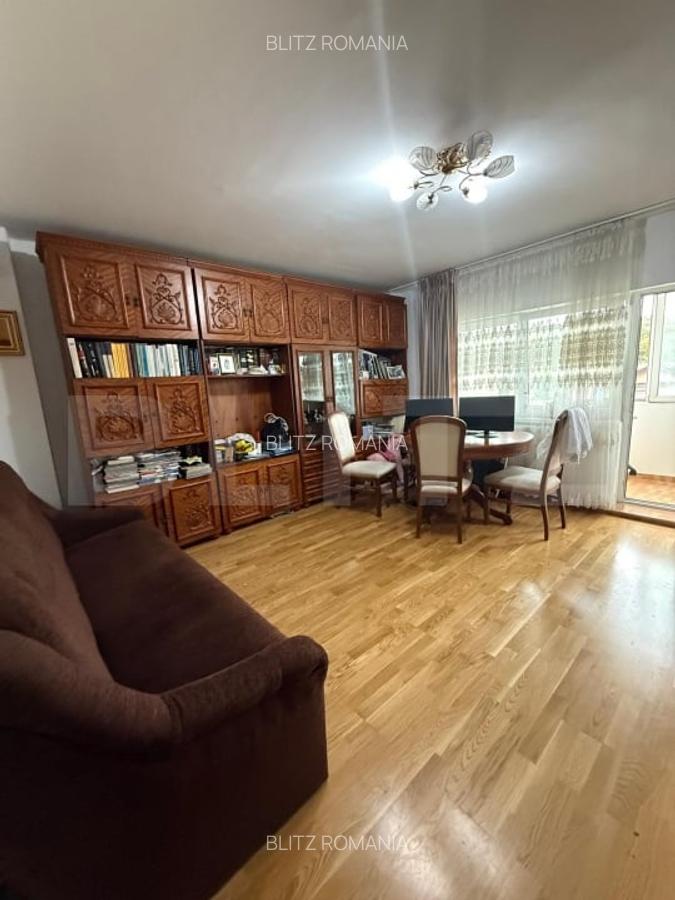 Apartament de vanzare, cu 2 camere, 60 mp, zona Sala Sporturilor, etaj 1/4 - 4