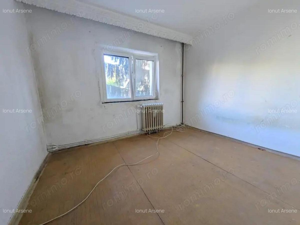 Str Carpati - Piata Sud, Apartament 3 camere, etaj 2/4, bucatarie mare - 11