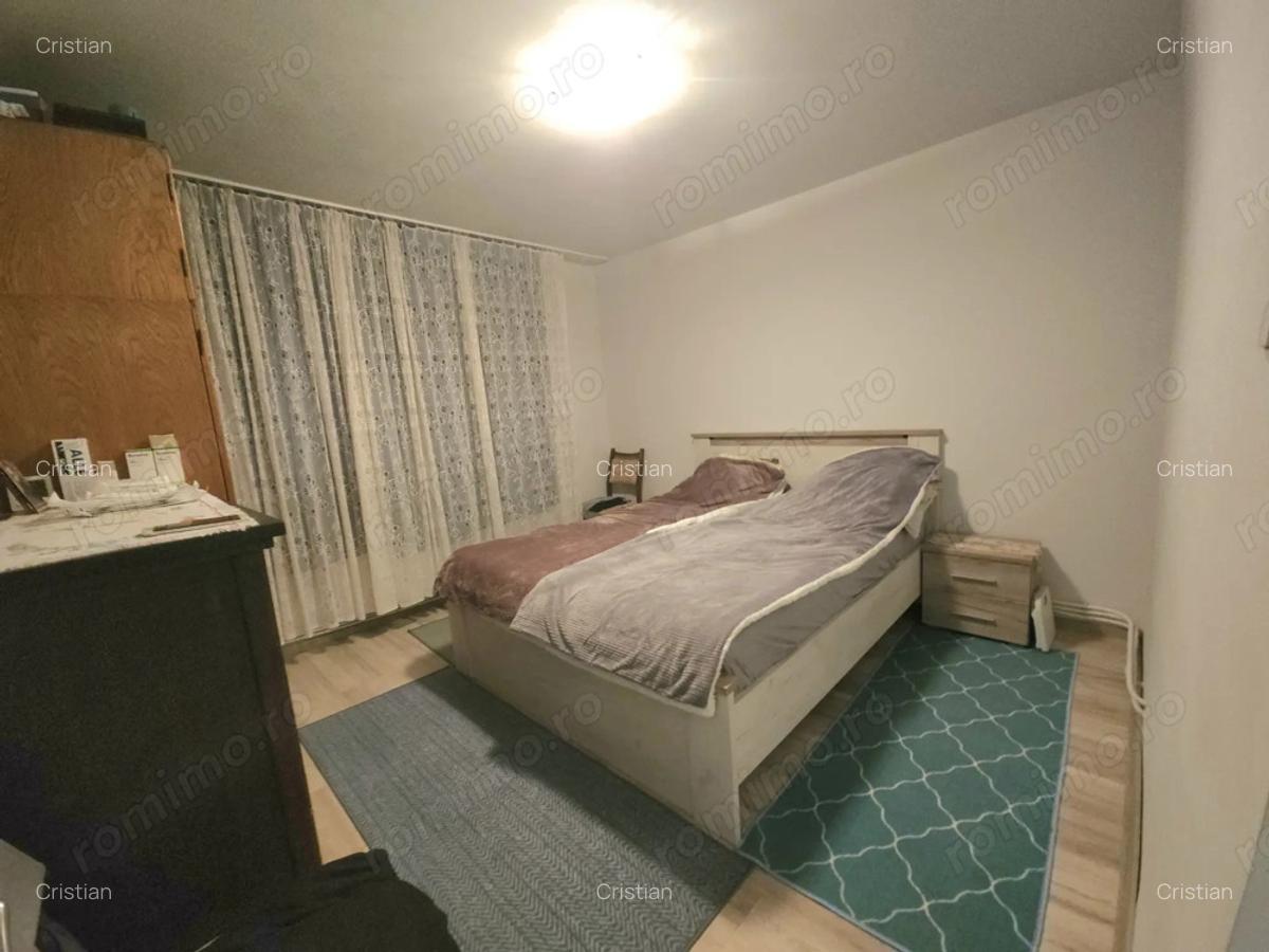 Proprietar vand apartament 2 camere decomandat zona CETATE STADION - 7