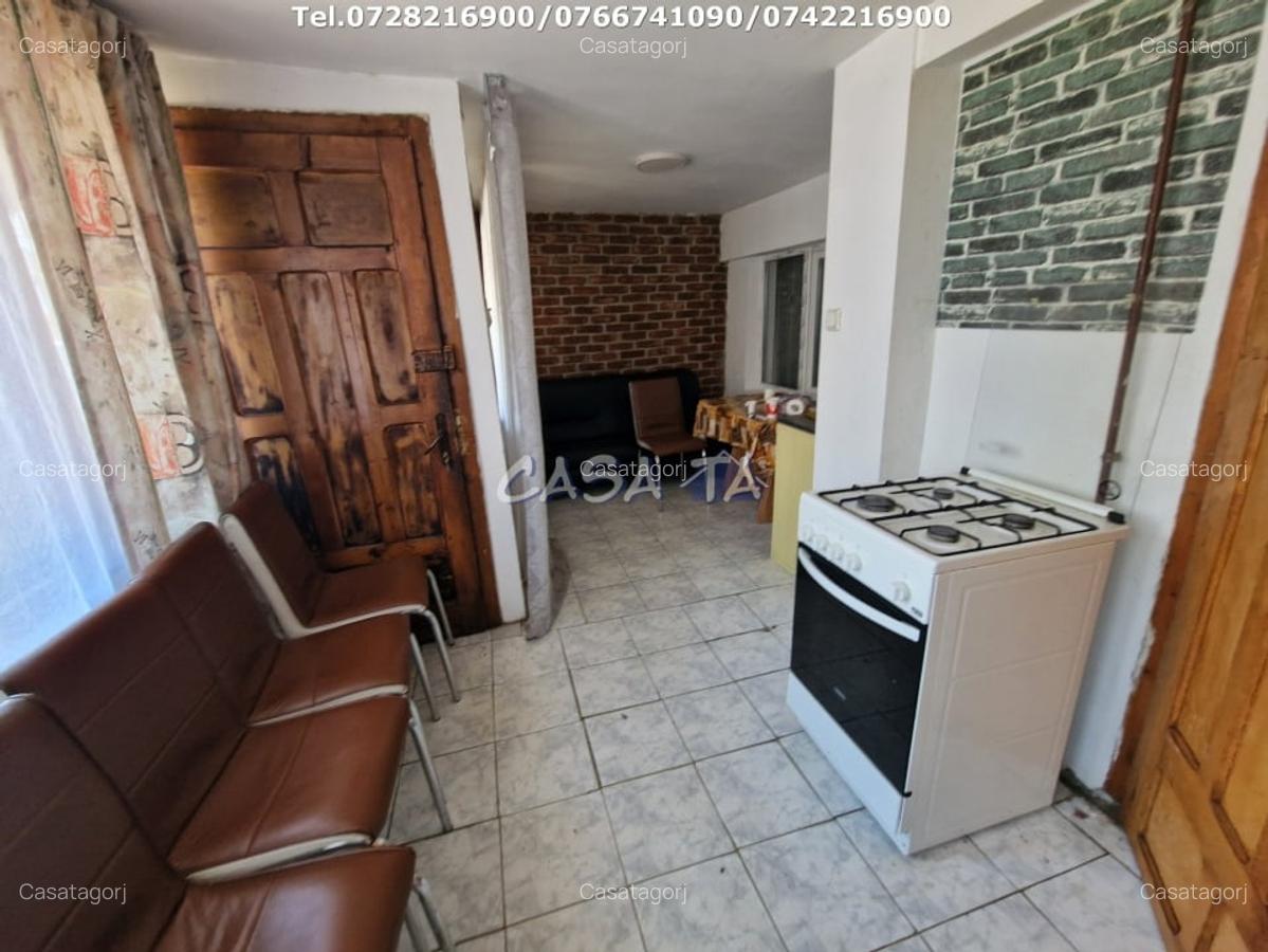 Apartament 3 camere, situat in Targu Jiu, Str. 23 August - 9