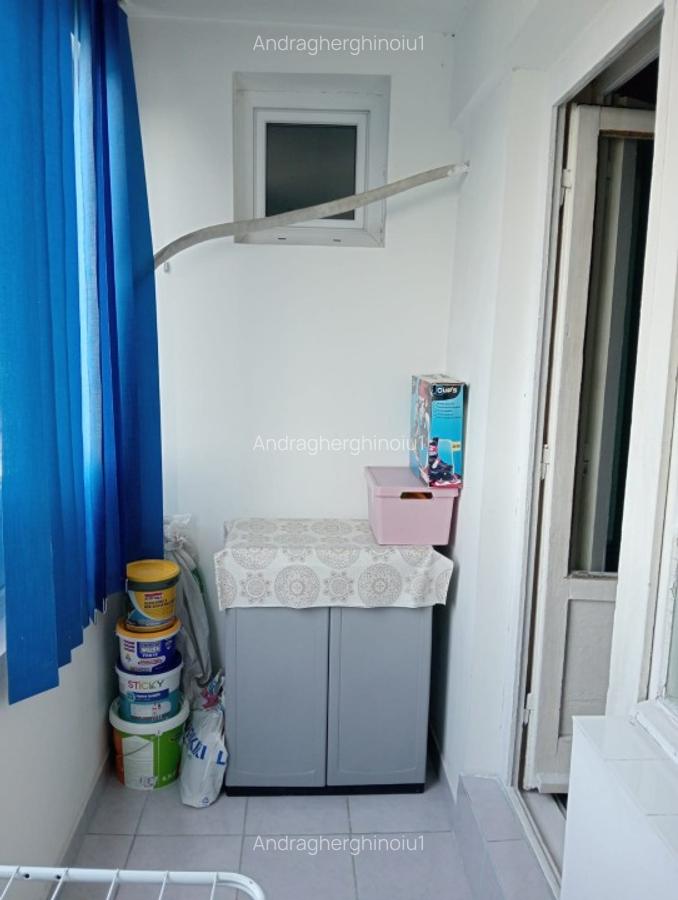 Proprietar Vând apart 2 camere decomandat zona Titan - 8