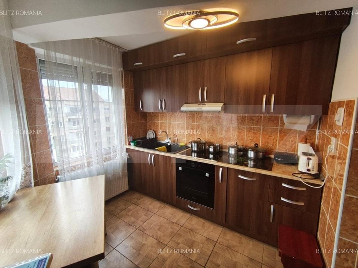 Apartament cu 4 camere decomandat, mobilat în Nufărul - 7