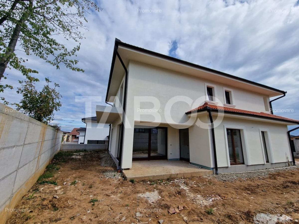 Casa individuala de vanzare cu teren, terasa, garaj si curte Selimbar - 14