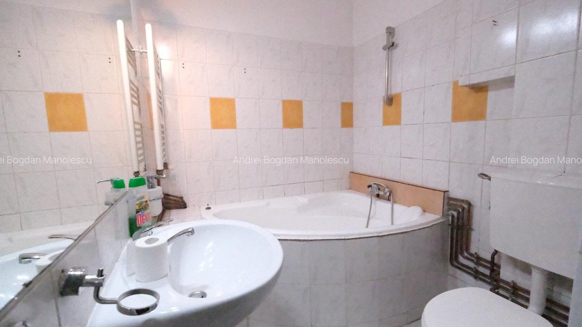 Vanzare apartament 4 camere la  etajul 1 in vila Cotroceni cu garaj si anexe - 2