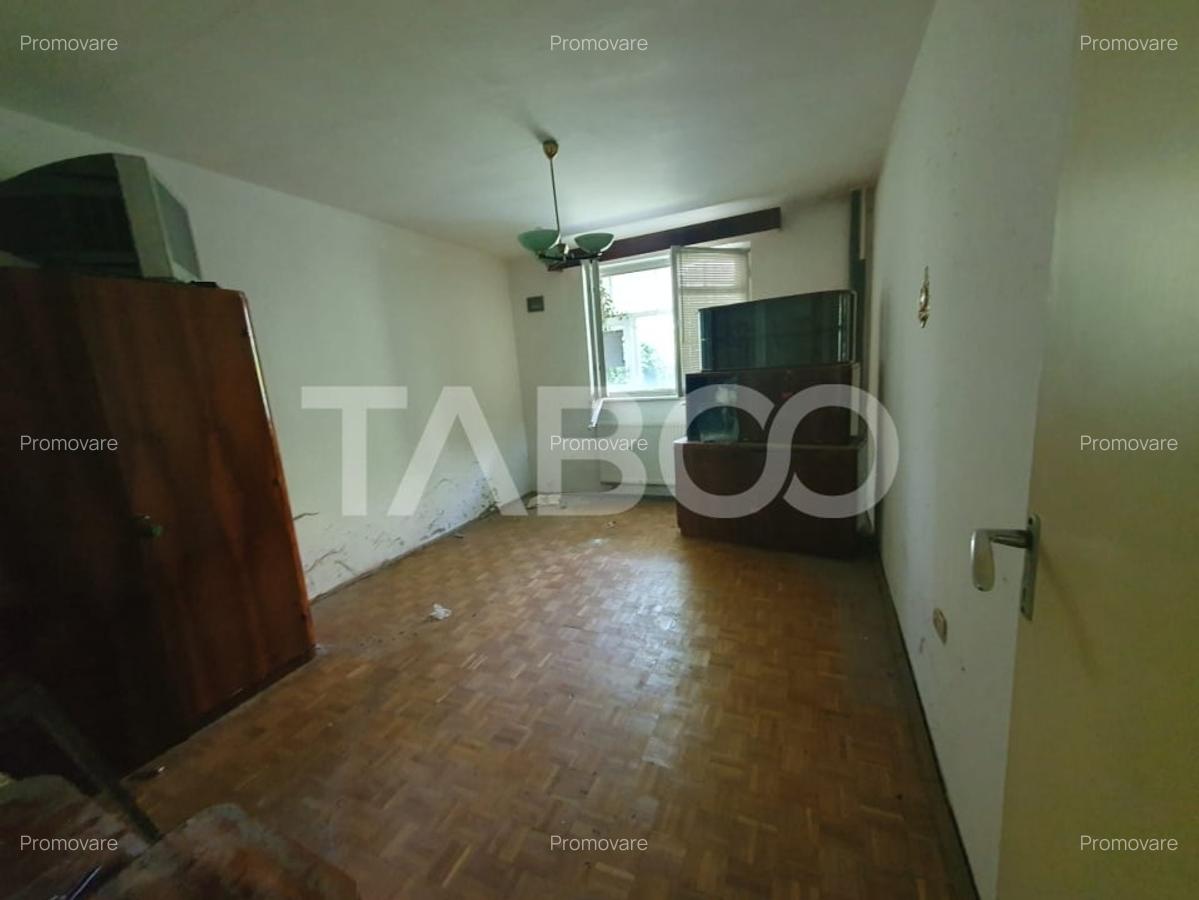 Apartament 3 camere decomandate 65 mp + 5 mp balcon parter Fagaras - 1