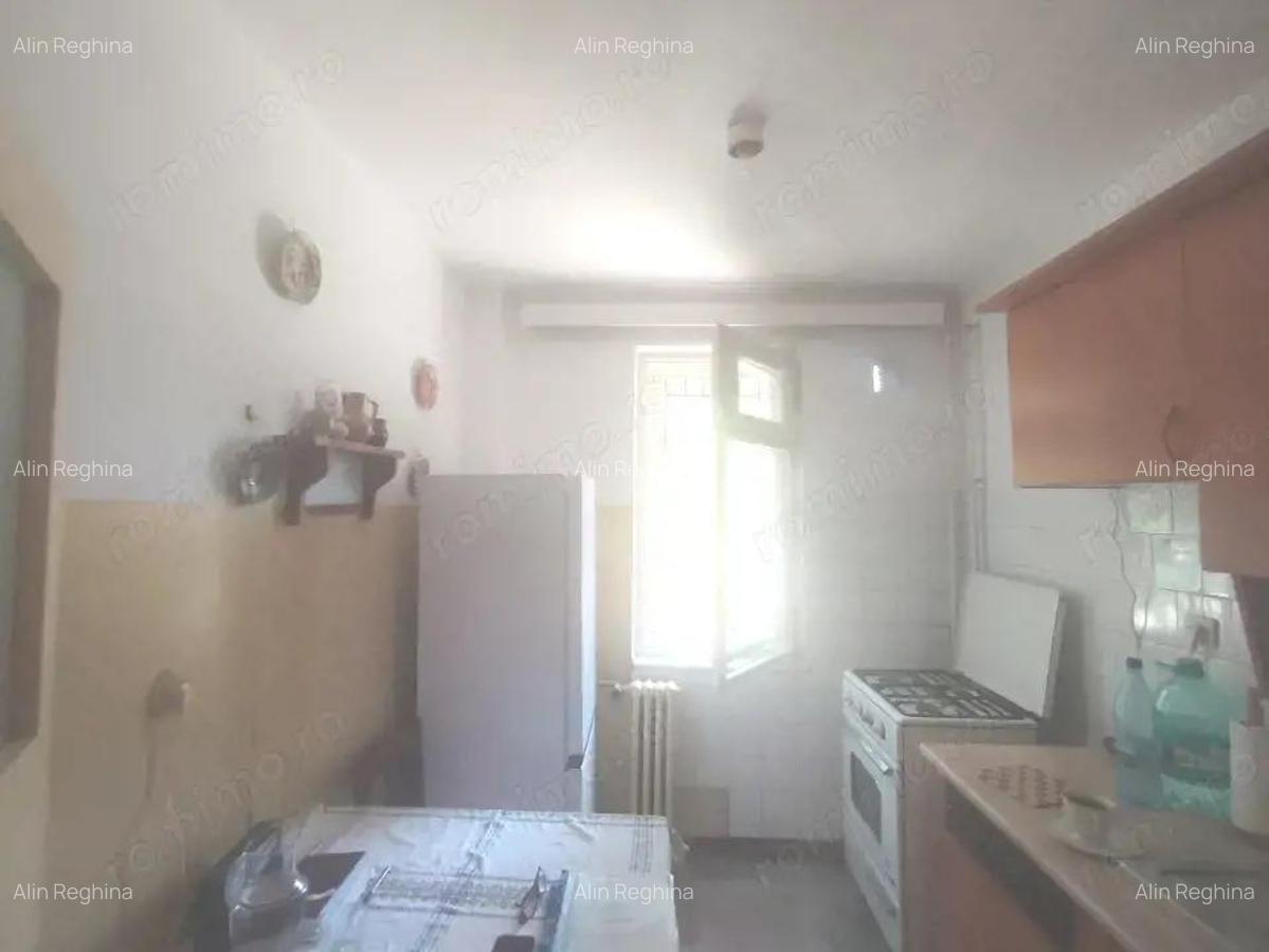 Apartament semidecomandat etaj 1 - 6
