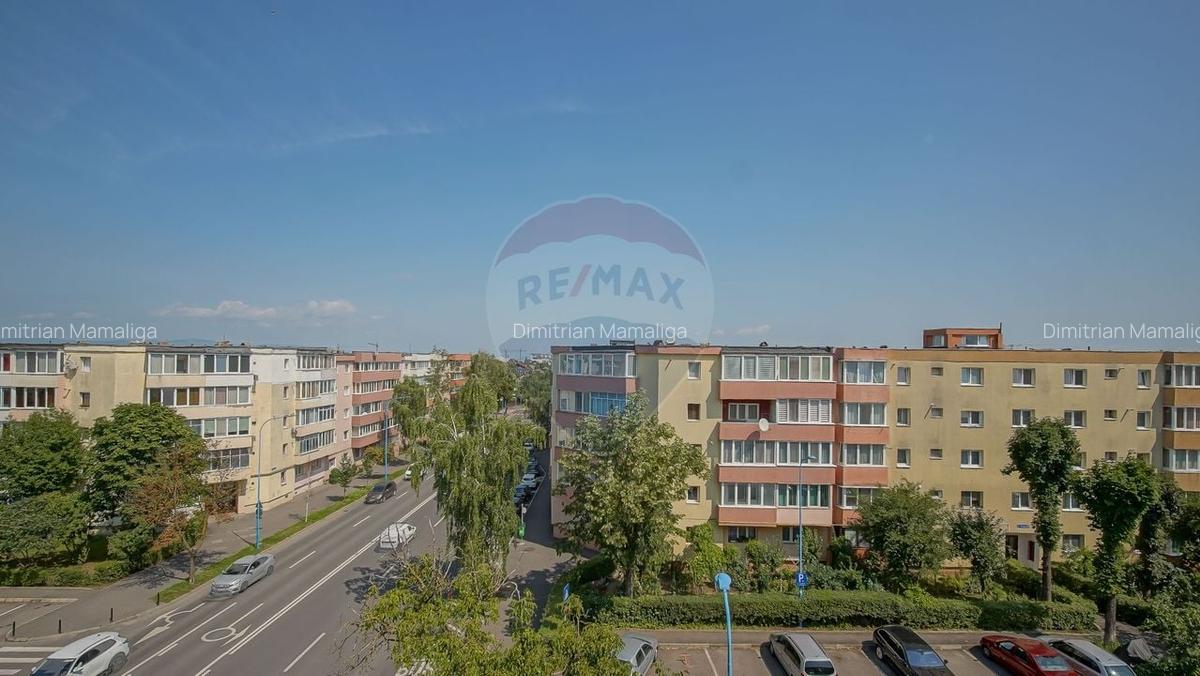 Apartament 3 camere, 2 bai - Str. Independentei, Tractorul - 24