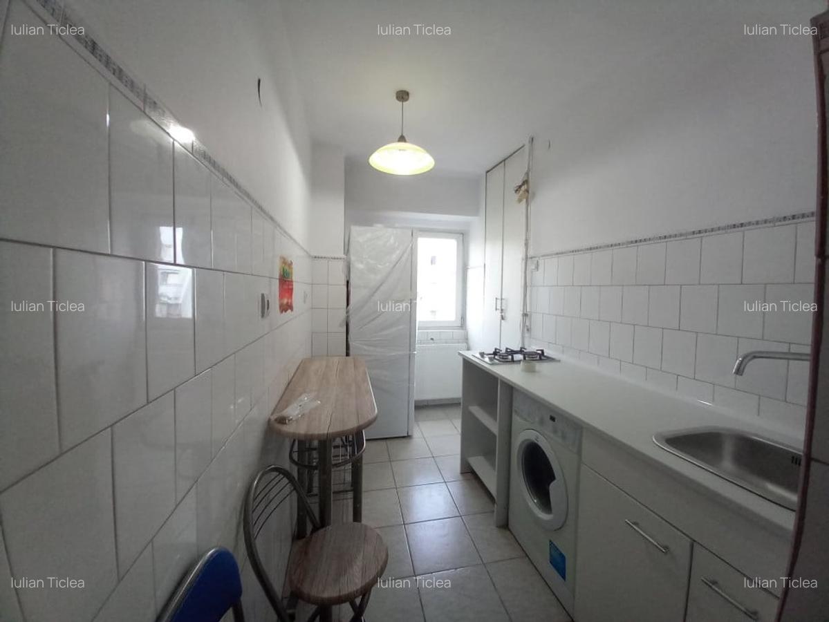 Garsoniera decomandata in bloc mixt , etaj 3, libera , Matei Basarab -central - 5