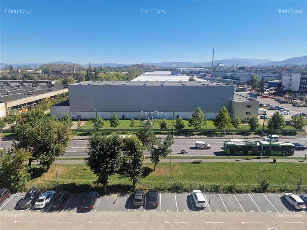 Lux Class, parcare, vedere panoramica zona Coresi, Tractorul Brasov - 12