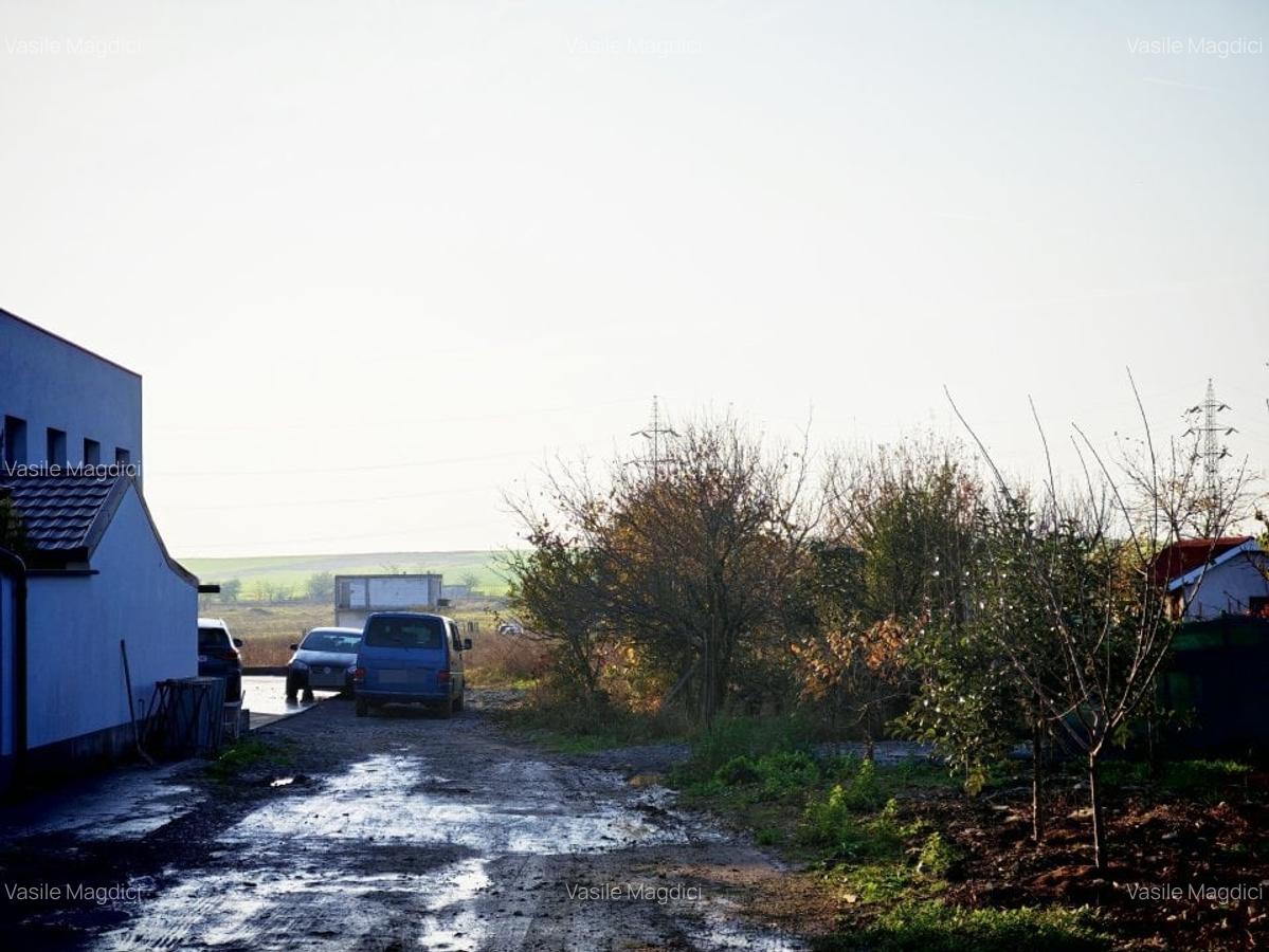 Teren langa case cu dubla deschidere si utilitati aproape - 10
